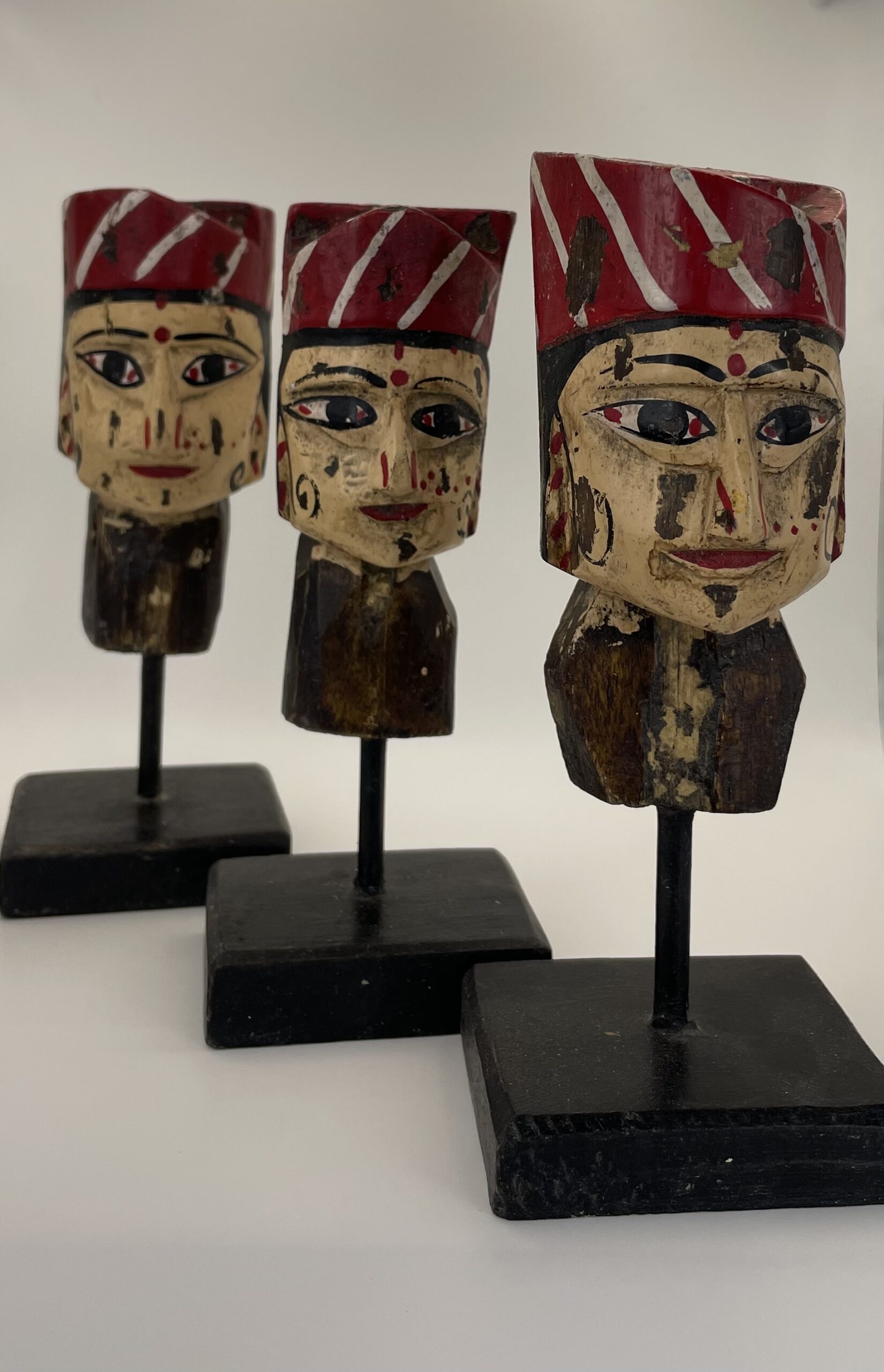 Handgesneden Seikh soldatenbeelden van hout - set van 3-1-1