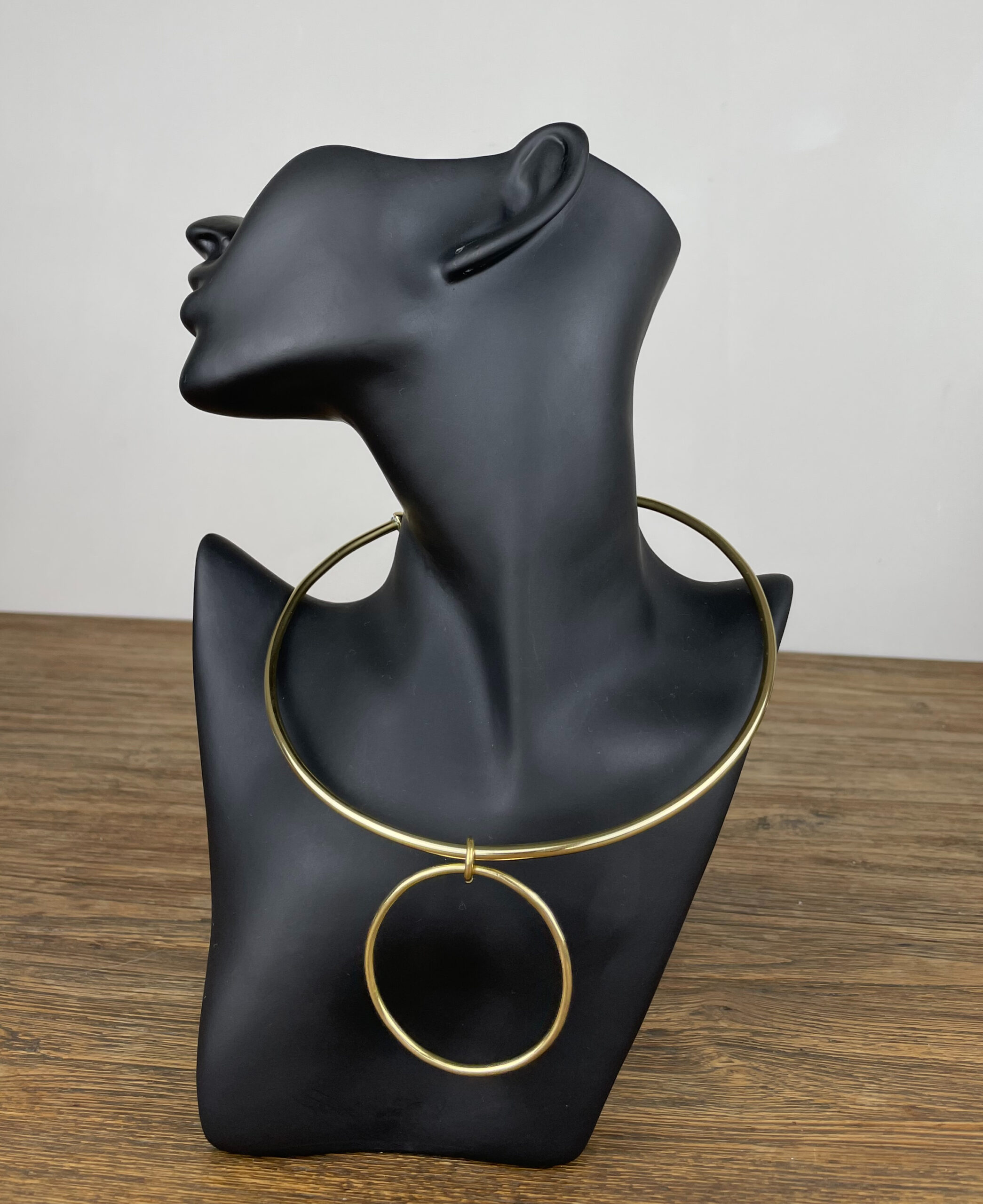 Collier ras du cou Lulu avec grand pendentif rond - 1-Merani