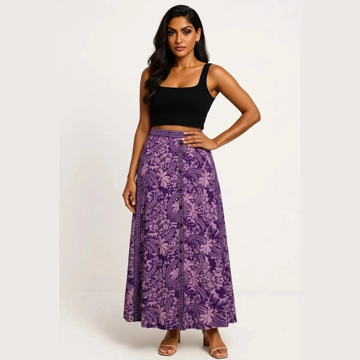 Model draagt zwarte top met lange paarse rok-Merani